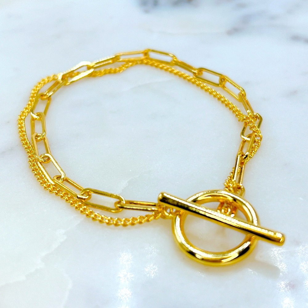 Elegant Gold Chain Bracelet - Picture 2 of 6